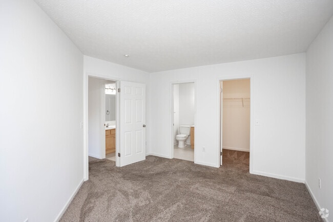 2BR, 1.5BA - 940SF