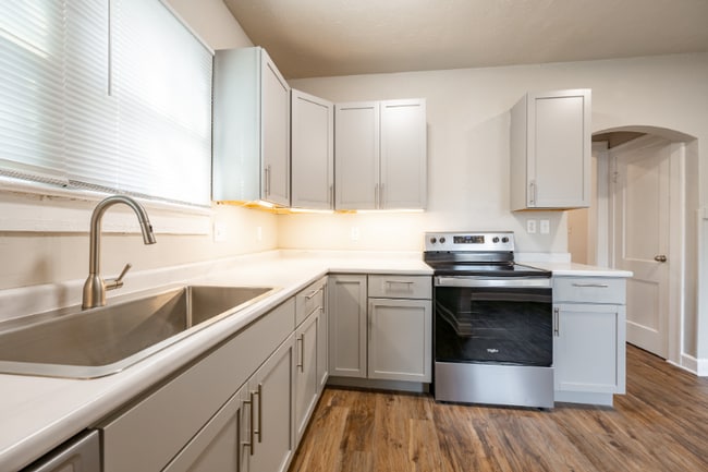 Photo - 605 N Oxford St Unit 605 N Oxford