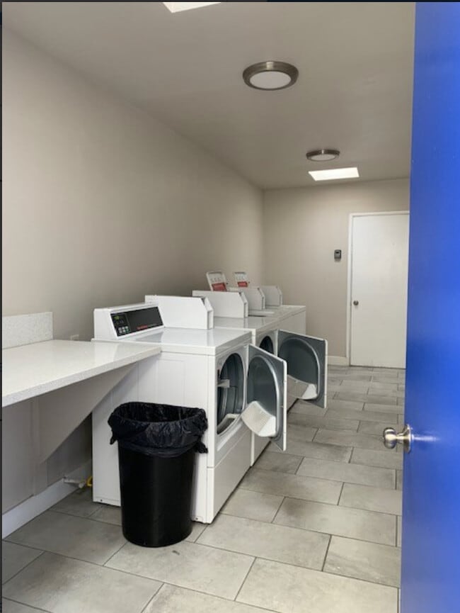 Photo - 5747 Lauretta