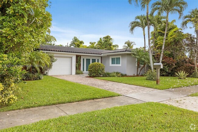 Building Photo - 4435 SW 13th St Rental