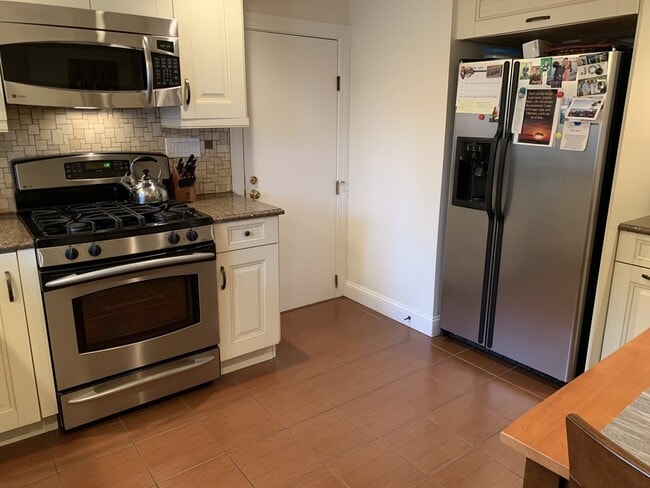 Photo - 8 Louise Rd Unit 2