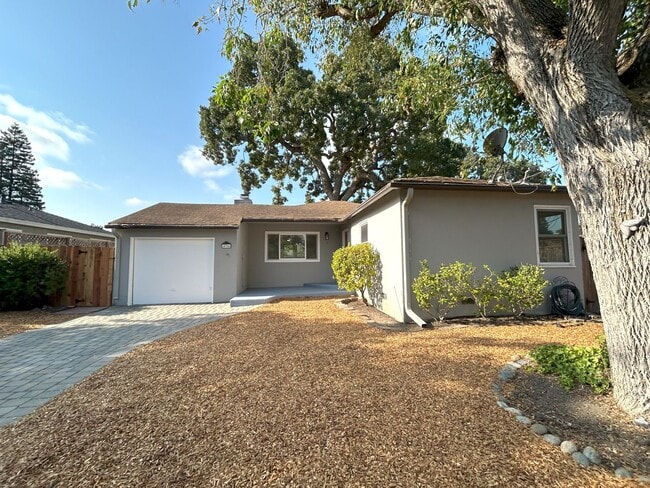 Charming Menlo Park Home in Picturesque Ne... - Charming Menlo Park Home in Picturesque Ne...