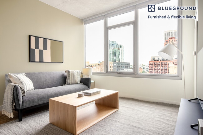 Building Photo - 165 N Desplaines St Rental