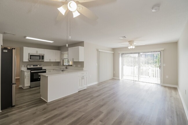 Photo - 13700 Whitby Rd