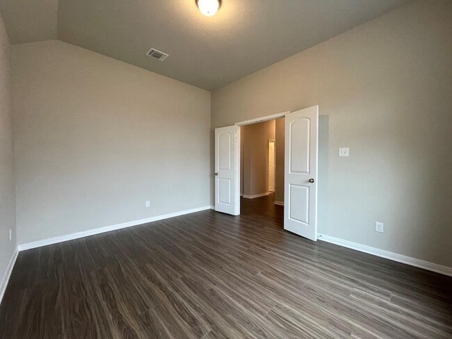 Photo - 7519 Broadmoor Cv