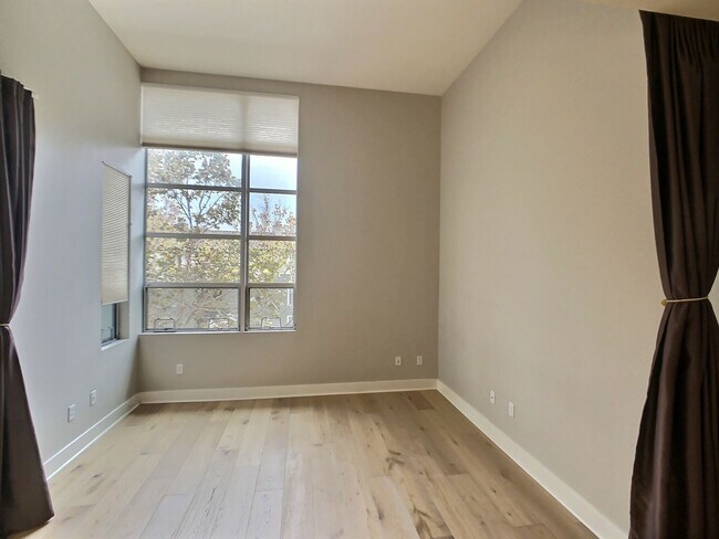 Photo - Beautifully Upgraded 2 Bedroom Condo with a Den in Downtown San Jose Unit 313