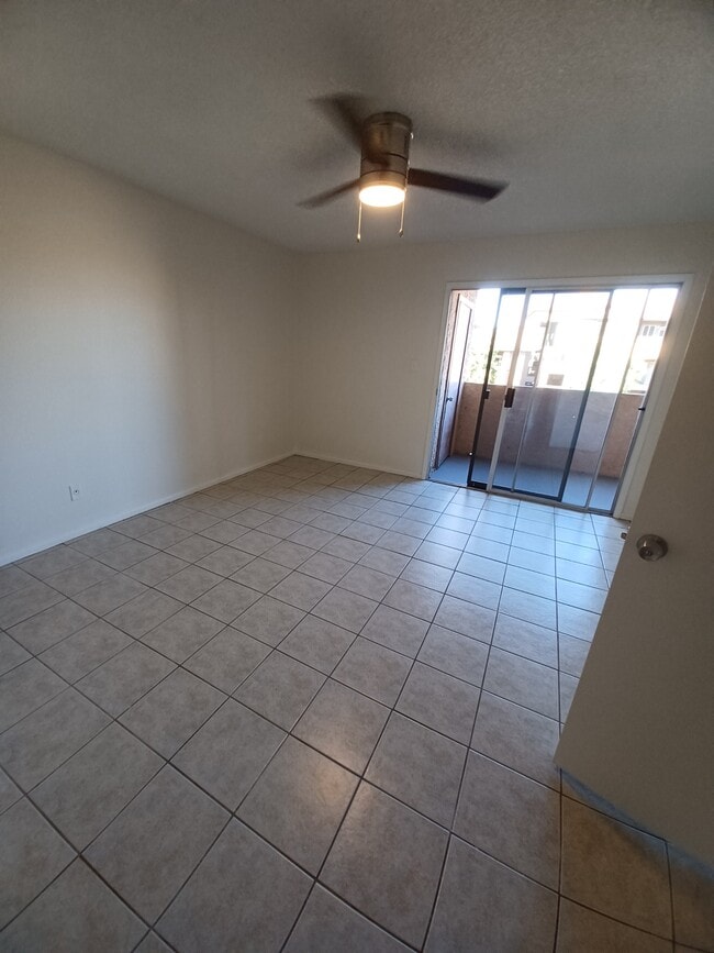 Photo - 540 N May Unidad 2145