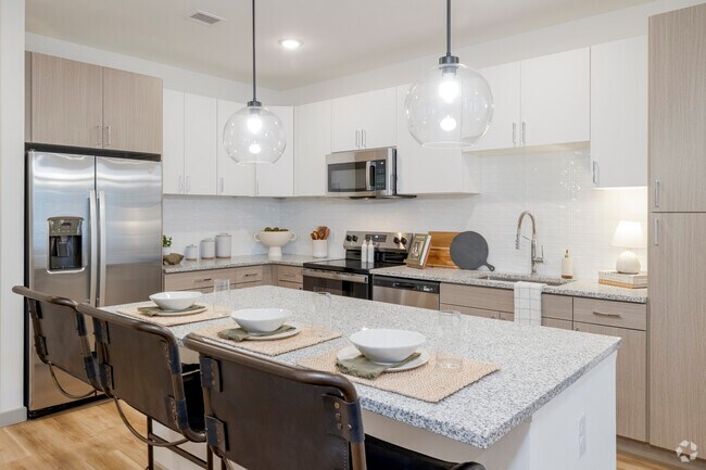 2BR, 2BA - 1,092SF - Kitchen & Dining