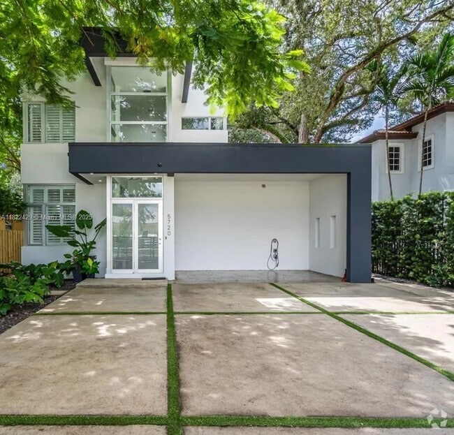 Building Photo - 5720 SW 24th St Rental