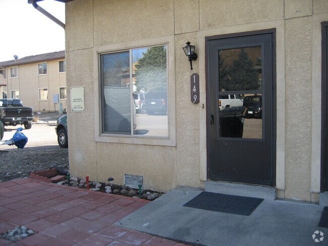 Building Photo - Cute 2BD/1BA unit FOR RENT on Wellington St. Rental