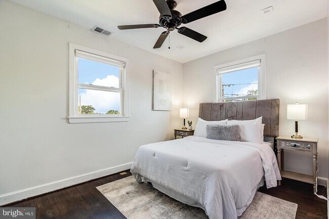 Photo - 1829 T Pl SE Casa Adosada