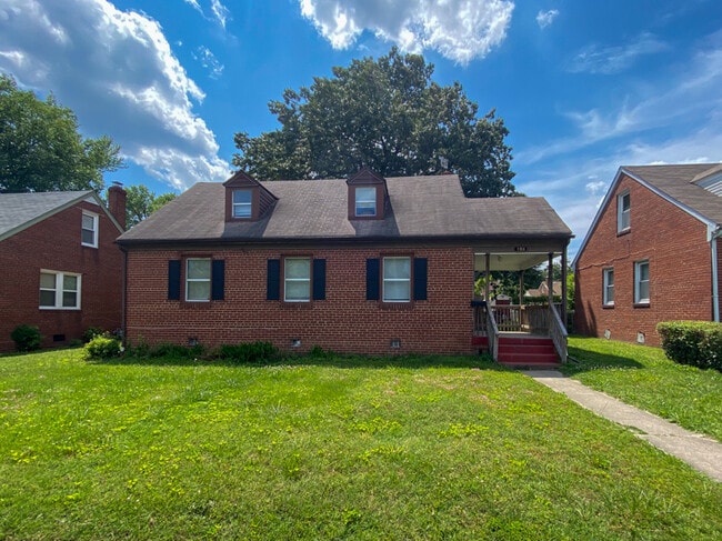 Photo - 108 E Roanoke St House