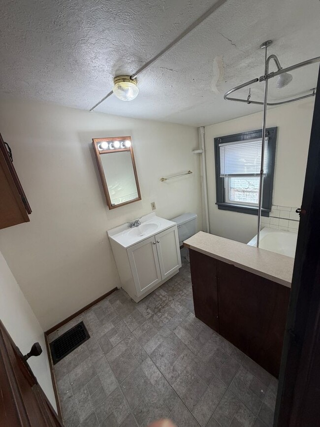 Photo - 614 Douglas Ave Unit 3