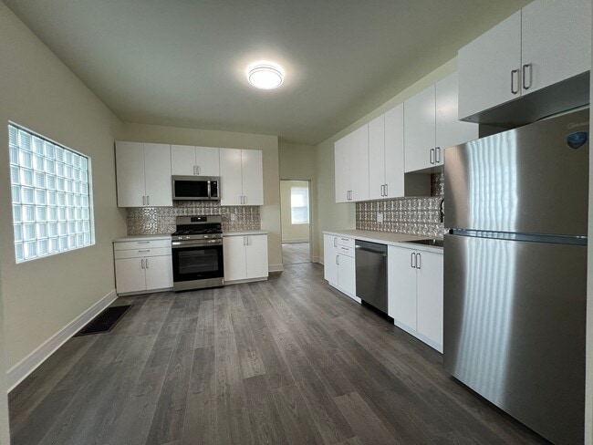 Photo - Updated 5BR 2 bath house now showing!