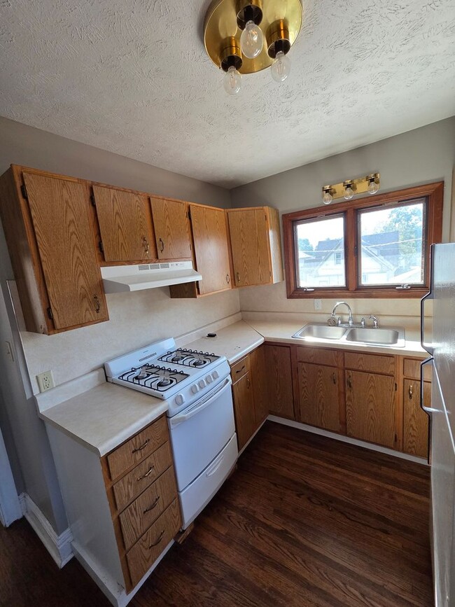 Building Photo - 4907 Underwood Ave Unit 2
