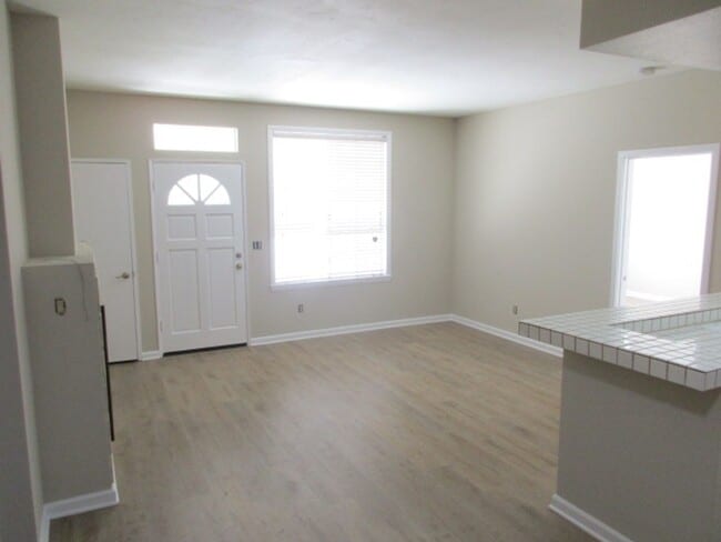 Photo - Mira Mesa - Canyon Bluff Complex - 2 Bed 2... Unidad 31