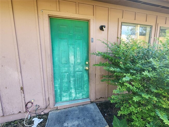 Building Photo - 5817 NW 23rd Terrace Unit 1