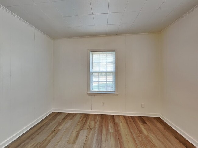 Photo - 340 Woodward Rd
