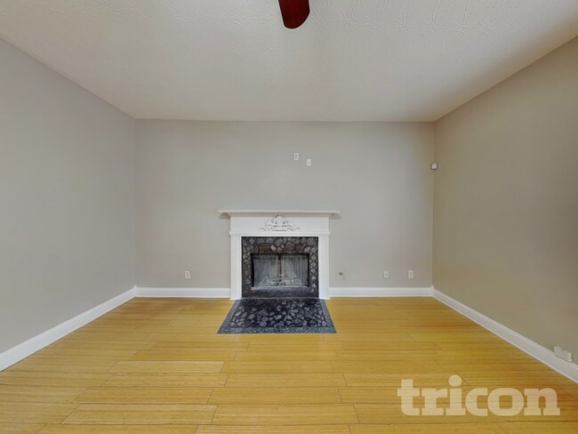 Photo - 636 Christina Pl