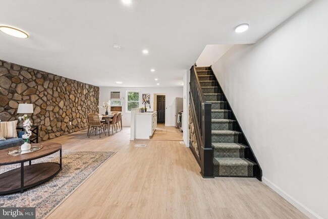 Photo - 818 Sylvan St