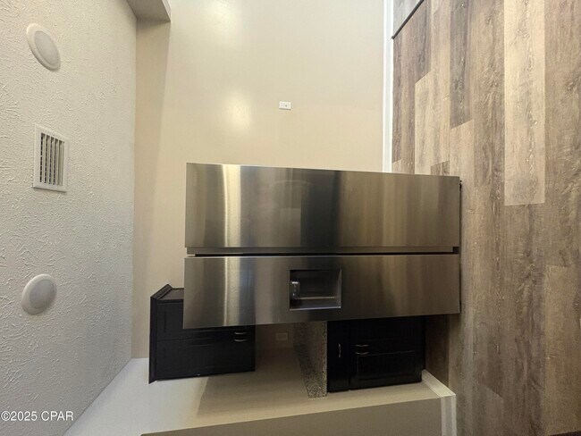 Photo - 816 E 25th St