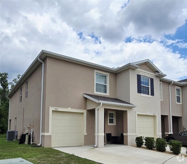 Building Photo - 1301 Yellow Finch Dr Rental