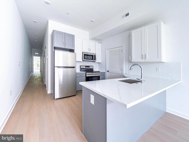 Photo - 2403 W Thompson St Unit 3