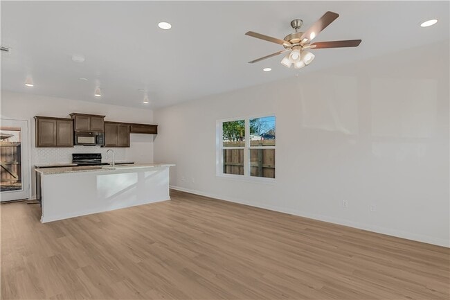 Photo - 601 W 24th St