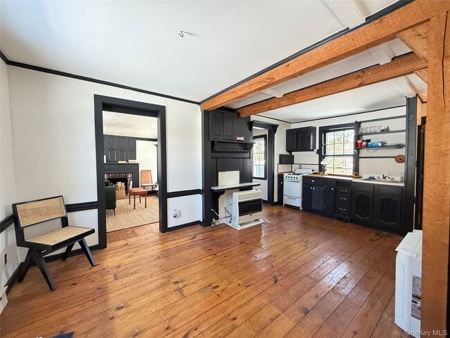 Building Photo - 674 Debruce Rd