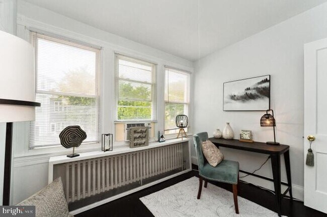 Photo - 337 Kentucky Ave SE