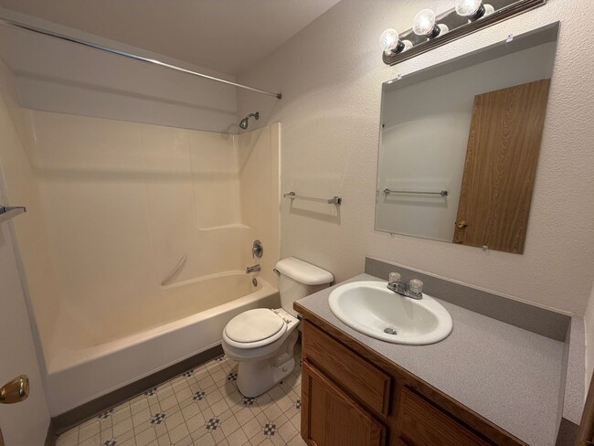 Photo - 187 Unit 461 Ecols St S