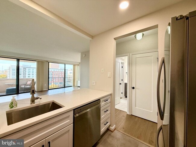 Photo - 4141 Henderson Rd Unit 715