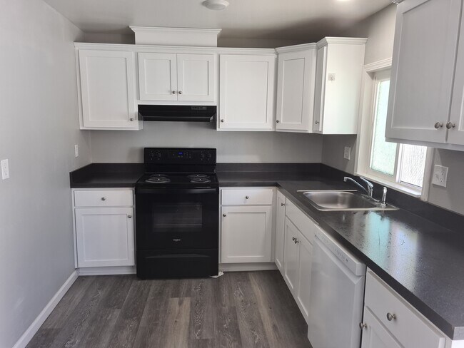 Kitchen - 2426 White Ave Unit B