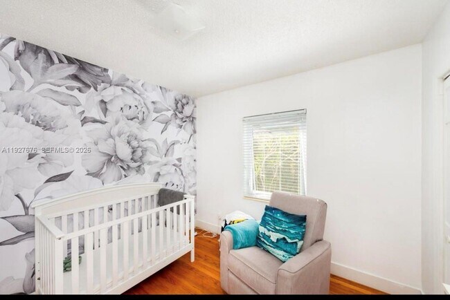 Photo - 819 Capri St