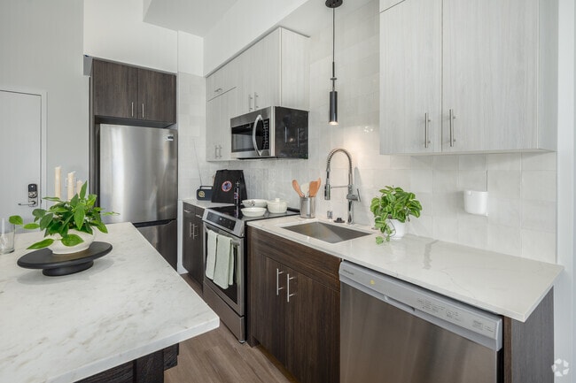 Studio - 602SF - Kitchen - Tower Broadway