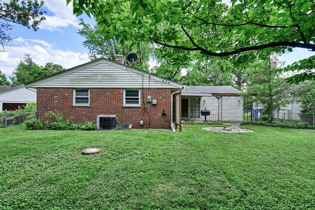 Photo - Lovely Large 3 Bedroom 1 1/2  Bath Ranch Style Home