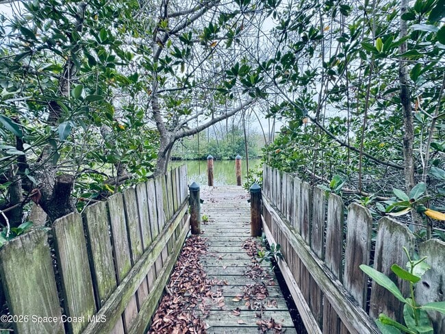 Building Photo - 39 Cedar Ave