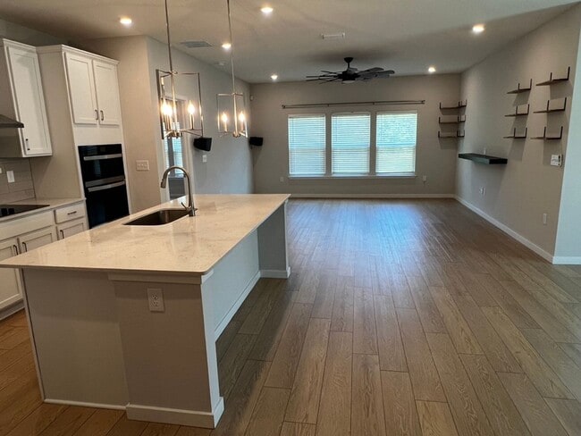 Photo - 204 Park View Ln