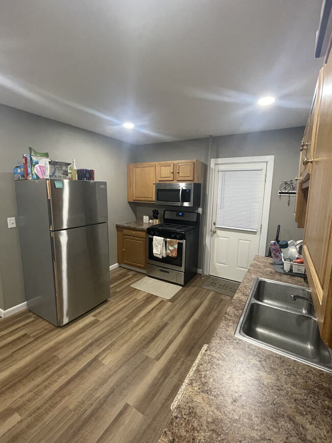 Stainless steel appliances - 803 Magee St Apartments Unit 2