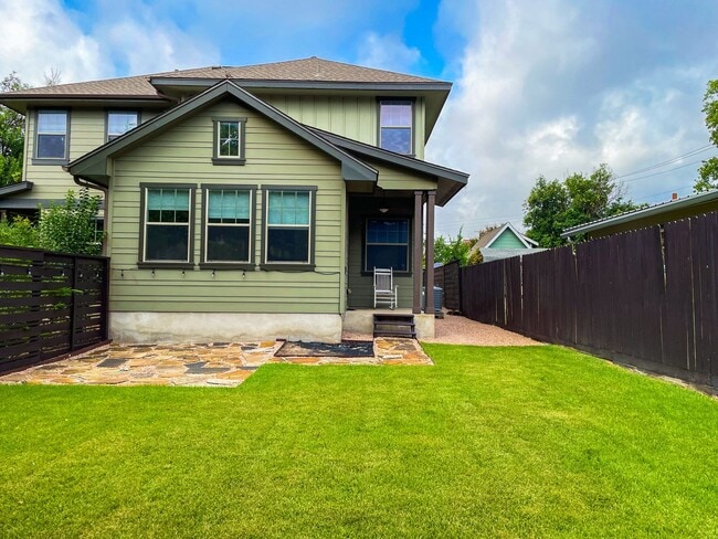 Photo - 926 E 54th St