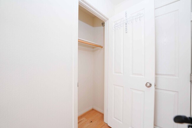 Photo - 4 Bedroom & 2 Bathroom