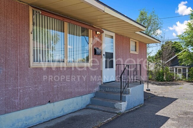 Building Photo - 902 E Rockwell Ave Unit 904