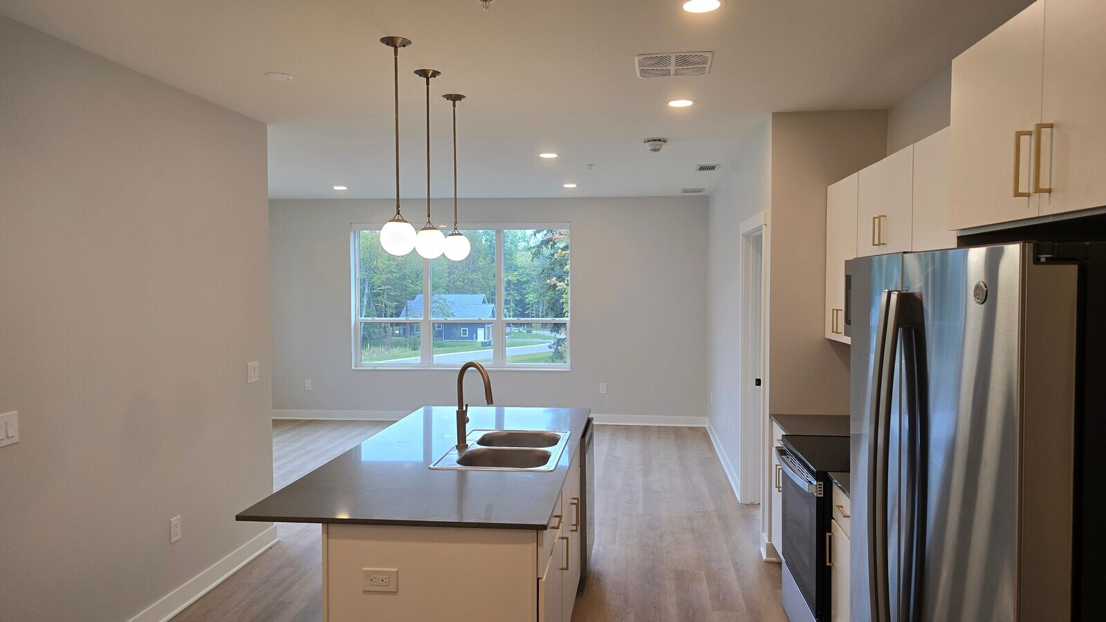 Kitchen - Freewheel Apartments