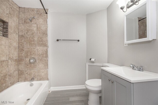 Photo - 844 E 154th St