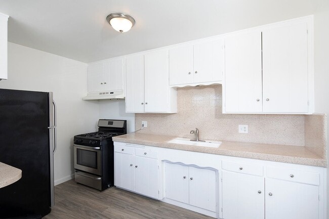 Photo - OPEN HOUSE: 1/31 10-11AM ~ 2b/1ba Conveniently Located in South Park! Unidad 3058 1/2