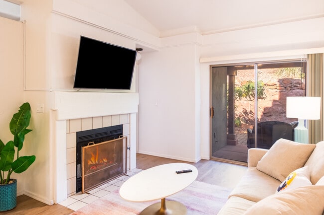 Photo - 102 Pine Leaf Ln