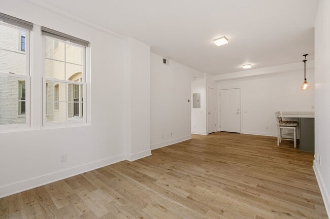 Photo - 2926 Porter St NW