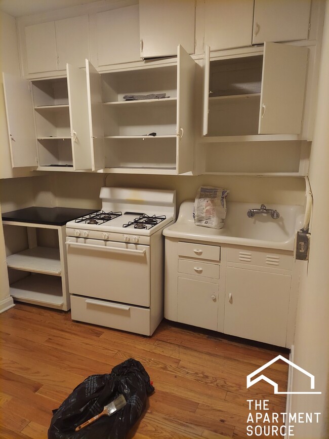 Building Photo - 4415 N Wolcott Ave Rental