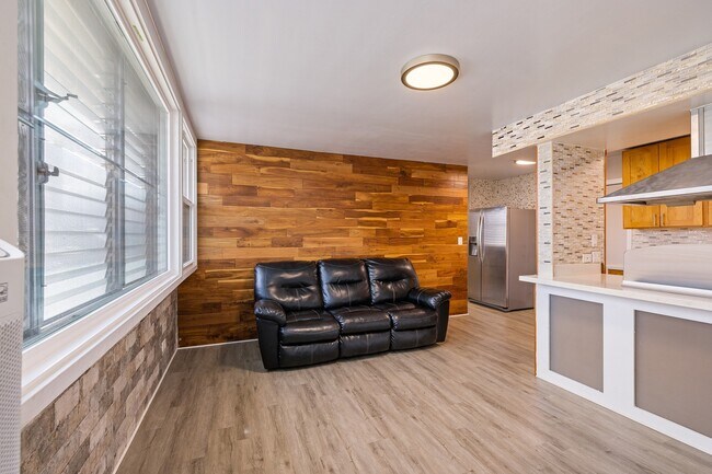 2 Bed / 1 Bath 1 Parking , Community Pool , Electricity, Water, Sewer & Gas Included, Secured Bui...