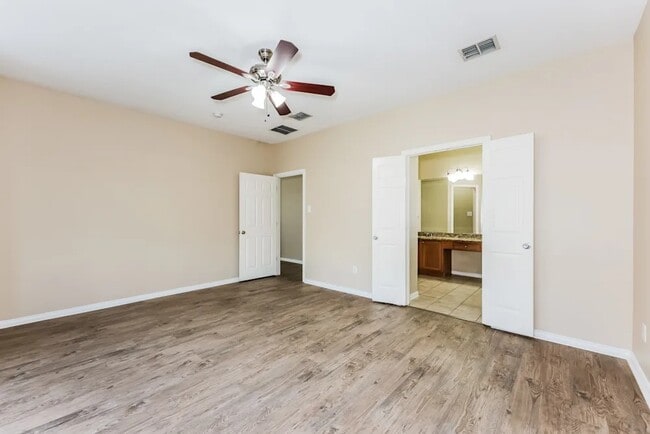 Photo - 934 Matagorda Ln